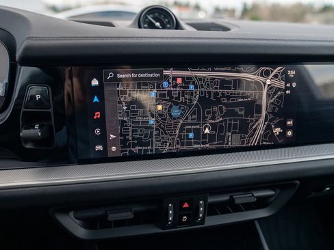 Used 2025 Porsche Cayenne image 18