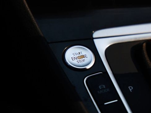 Used 2017 Volkswagen GTI Sport image 22