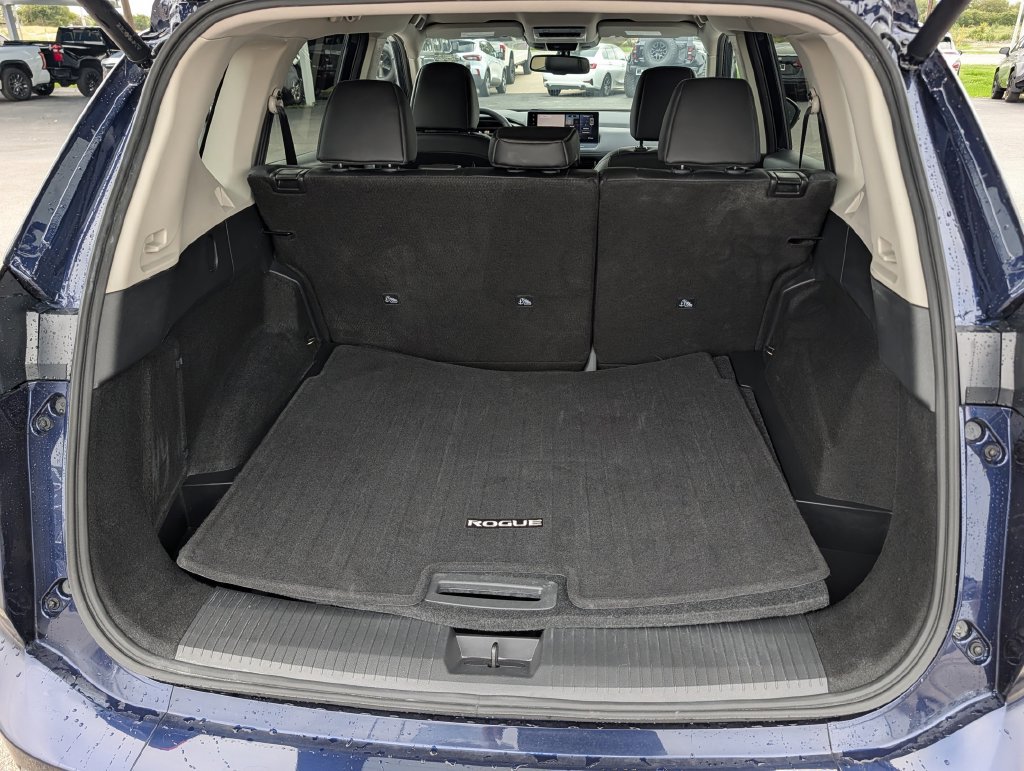 Used 2026 Nissan Rogue SL FWD image 28