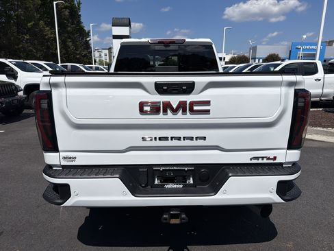 Used 2025 GMC Sierra 2500 AT4 w/ AT4 Premium Plus Package AWD/4WD image 9
