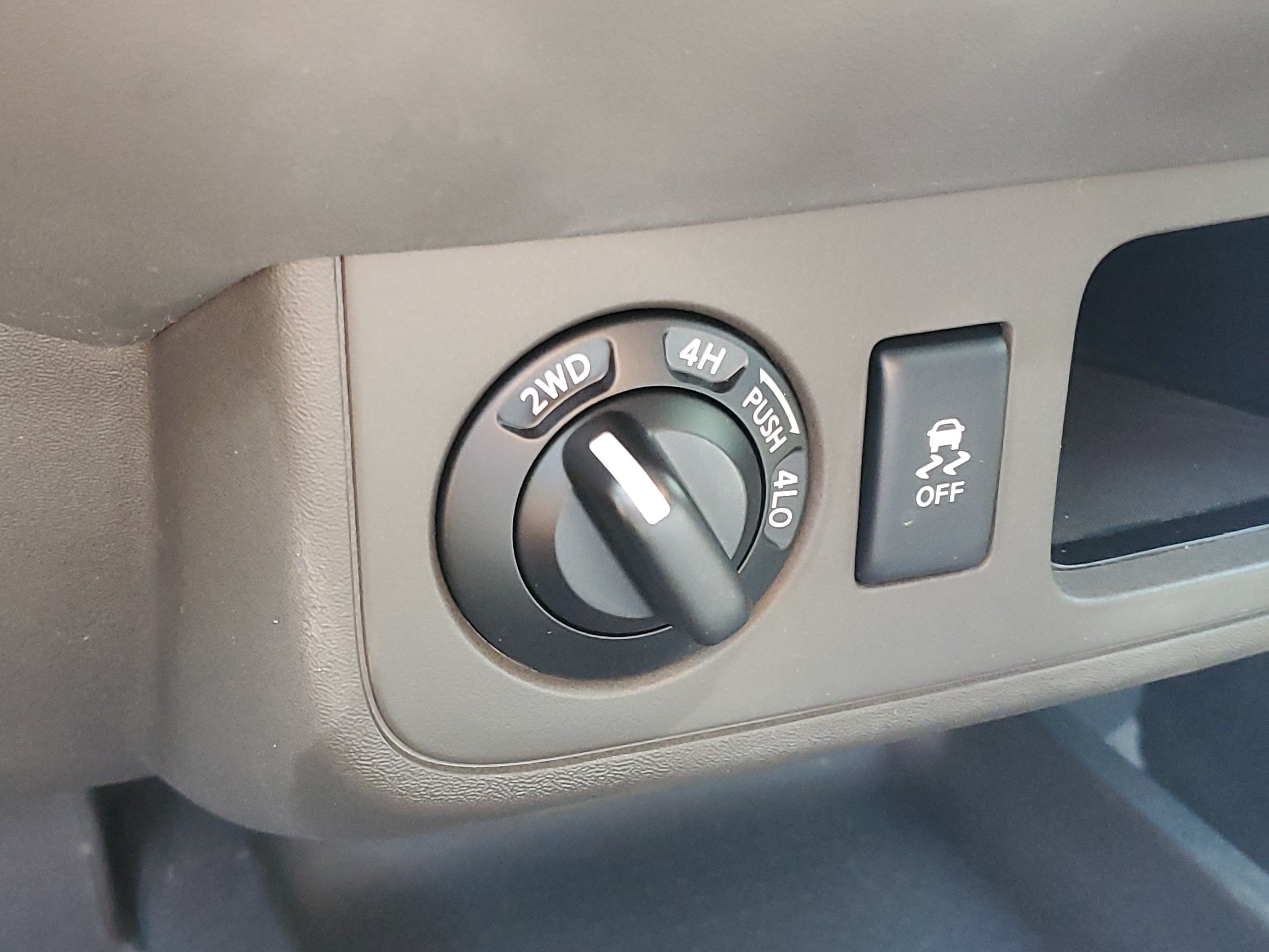 Used 2016 Nissan Frontier SV AWD/4WD image 27