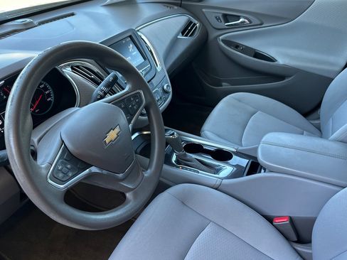 Used 2017 Chevrolet Malibu LT FWD image 10