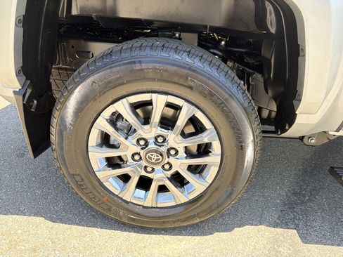 Used 2026 Toyota Tacoma Limited AWD/4WD image 17