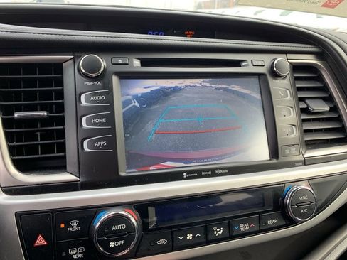 Used 2019 Toyota Highlander SE image 20