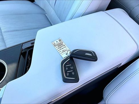 Certified 2024 Cadillac Lyriq Luxury AWD/4WD image 10