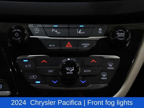 Used 2024 Chrysler Pacifica Touring-L image 18
