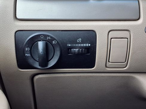 Used 2004 Mercury Monterey Convenience image 13