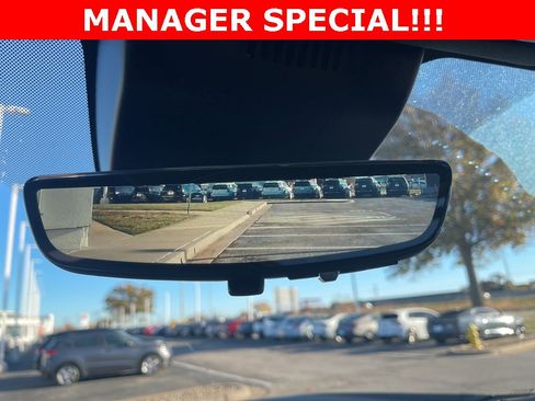 Certified 2025 GMC Yukon XL AT4 Ultimate image 9