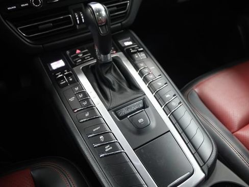 Used 2020 Porsche Macan AWD/4WD image 31