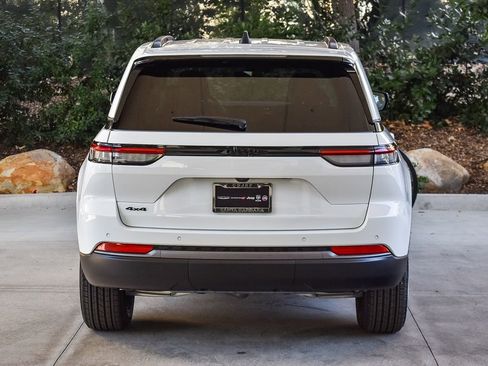 New 2026 Jeep Grand Cherokee Altitude image 5