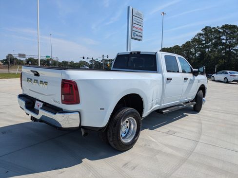 New 2025 RAM 3500 Tradesman AWD/4WD image 9