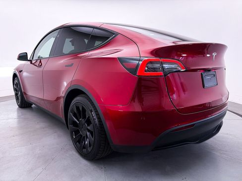 Used 2024 Tesla Model Y 2WD image 14