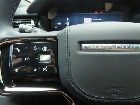 Used 2025 Land Rover Range Rover Velar Dynamic SE image 11