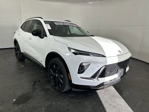 Used 2025 Buick Envision Sport Touring image 3