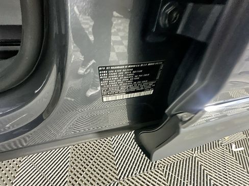 Used 2024 Volkswagen Tiguan SE image 12