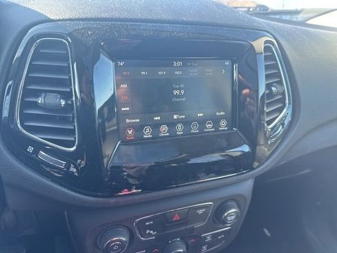 Used 2020 Jeep Compass Latitude image 24