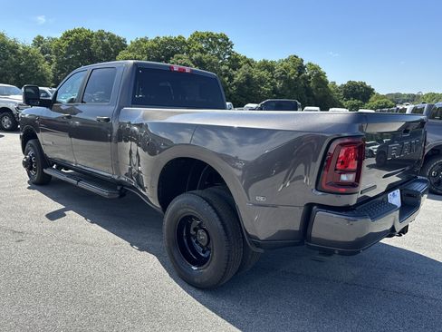 New 2026 RAM 3500 Big Horn AWD/4WD image 7