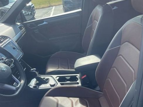 Used 2022 Volkswagen Tiguan SEL R-Line image 11