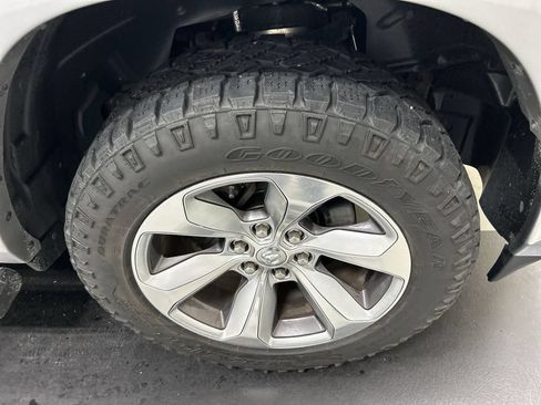 Used 2019 RAM 1500 Laramie AWD/4WD image 8