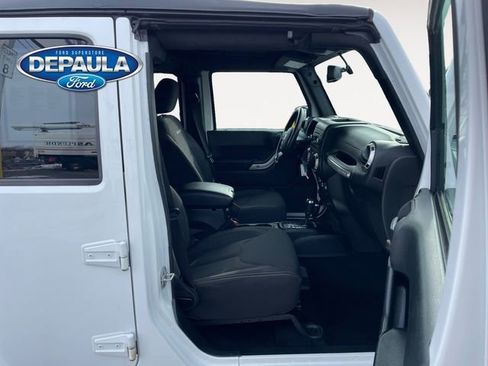 Used 2018 Jeep Wrangler Unlimited Sahara image 19