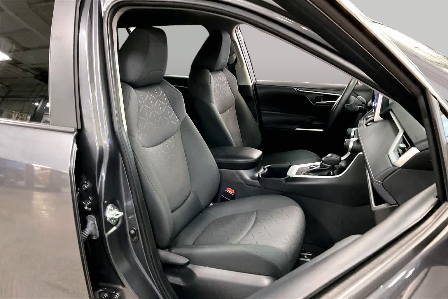 Used 2024 Toyota RAV4 XLE AWD/4WD image 9