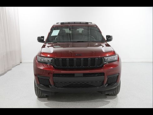 Used 2025 Jeep Grand Cherokee L Altitude image 2