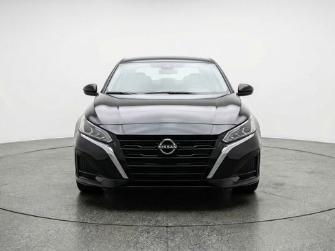 Used 2025 Nissan Altima 2.5 SV image 2