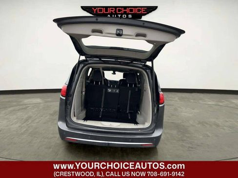 Used 2019 Chrysler Pacifica Touring-L FWD image 21
