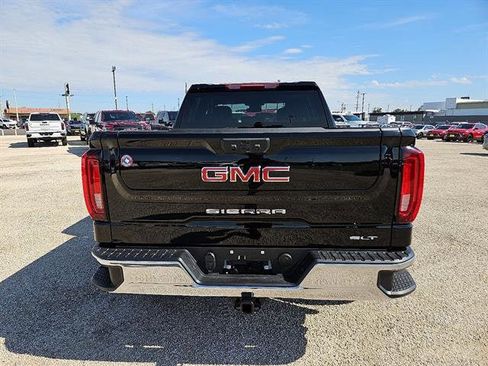 New 2026 GMC Sierra 1500 SLT image 4