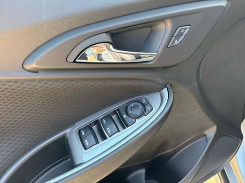 Used 2025 Chevrolet Malibu LT FWD image 10