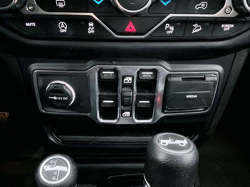 Certified 2019 Jeep Wrangler Unlimited Sahara image 16