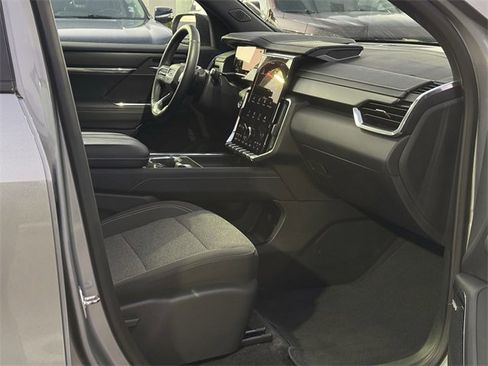 Used 2025 GMC Acadia Elevation image 18