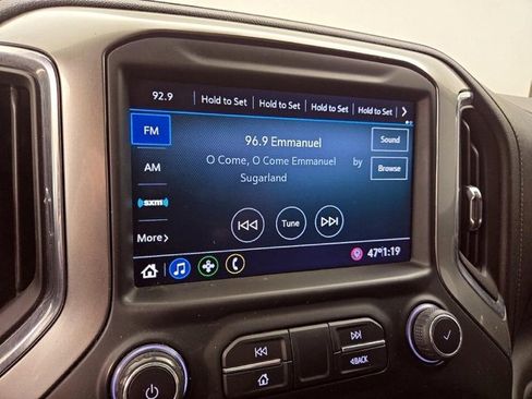 Used 2021 Chevrolet Silverado 1500 LT Trail Boss w/ Convenience Package II image 3