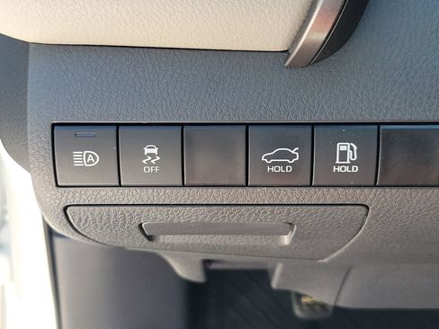 Used 2023 Toyota Camry SE image 30