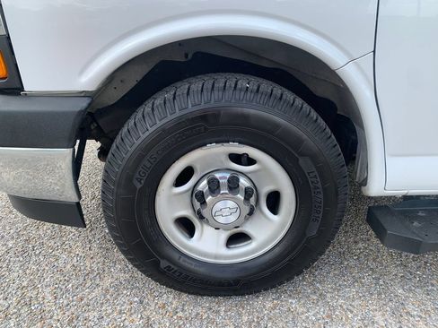 Used 2019 Chevrolet Express 3500 LT w/ LT Preferred Equipment Group RWD image 9