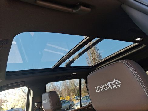 Used 2024 Chevrolet Tahoe High Country image 16