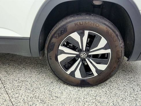 Used 2025 Volkswagen Atlas SE AWD/4WD image 9
