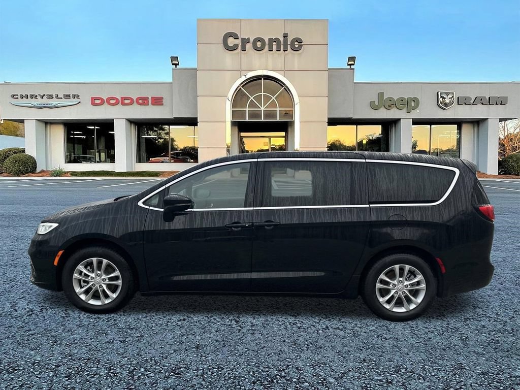 New 2026 Chrysler Pacifica Select FWD image 7