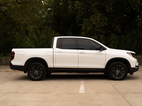 Certified 2024 Honda Ridgeline Sport image 10