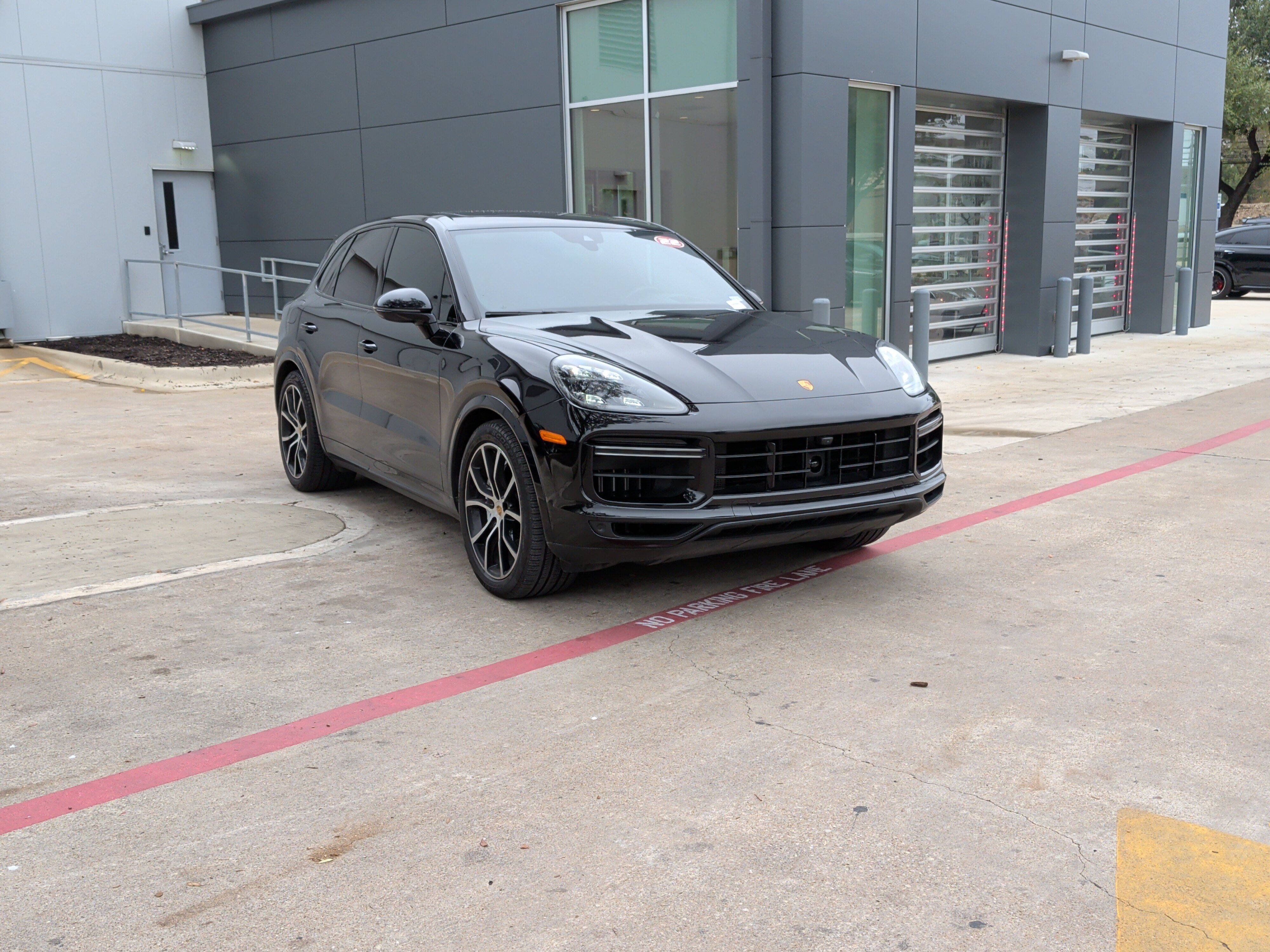 Used 2022 Porsche Cayenne Turbo AWD/4WD image 2