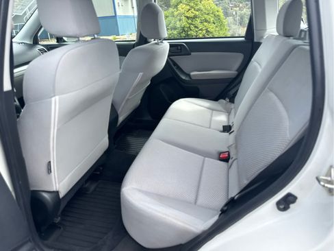 Used 2017 Subaru Forester 2.5i AWD/4WD image 10