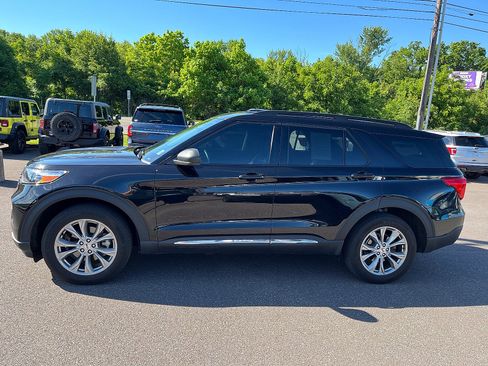 Used 2024 Ford Explorer XLT w/ Equipment Group 202A AWD/4WD image 5
