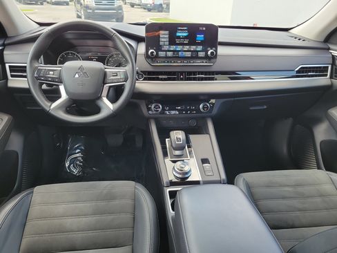 Used 2024 Mitsubishi Outlander SE FWD image 17