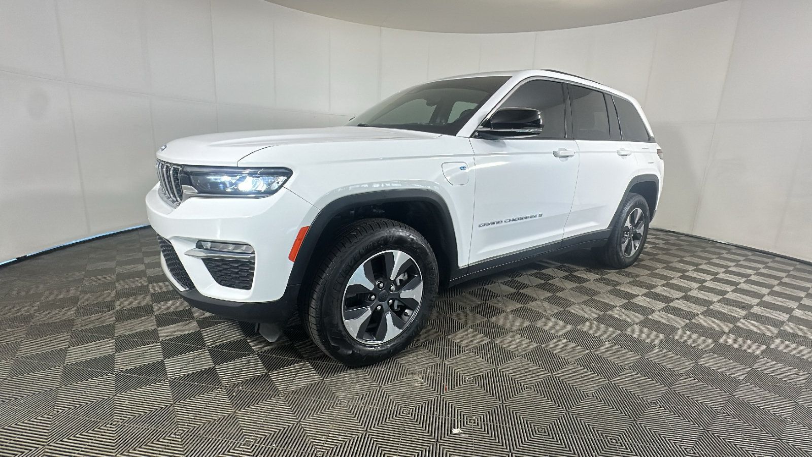 Used 2023 Jeep Grand Cherokee 4WD 4xe image 7