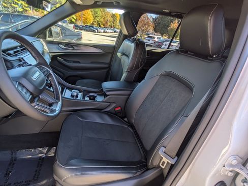 New 2025 Jeep Grand Cherokee 4WD image 18