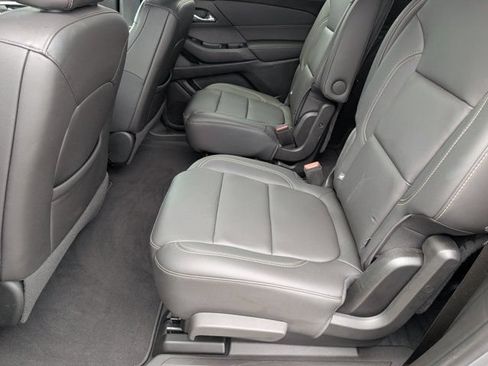Used 2023 Chevrolet Traverse LT FWD image 28
