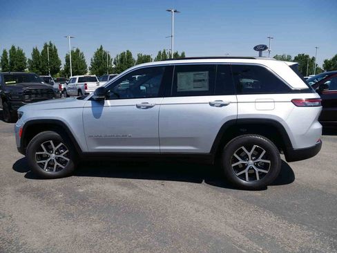 New 2025 Jeep Grand Cherokee Limited image 17