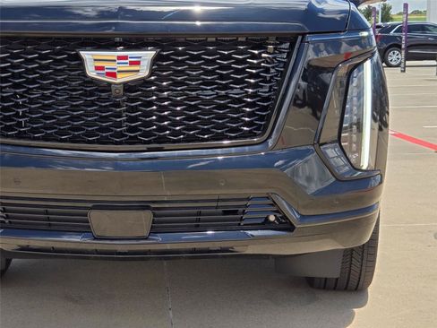 New 2026 Cadillac Escalade ESV Platinum Sport w/ LPO, Floor Liner Package AWD/4WD image 6