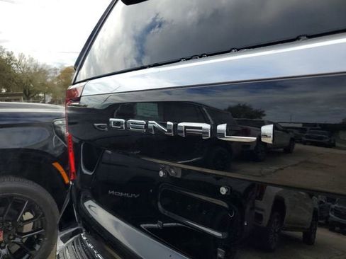 New 2026 GMC Yukon XL Denali w/ Sun & Power Step Package image 9