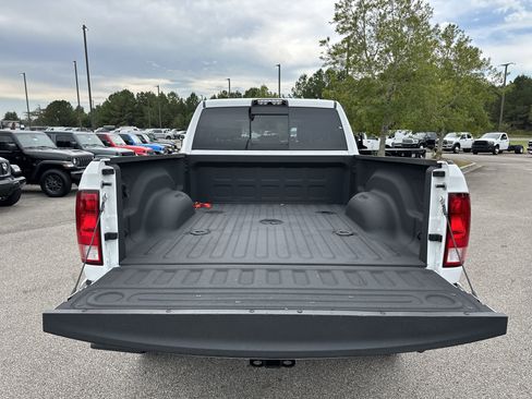 Used 2018 RAM 2500 Big Horn w/ Sport Appearance Group image 19